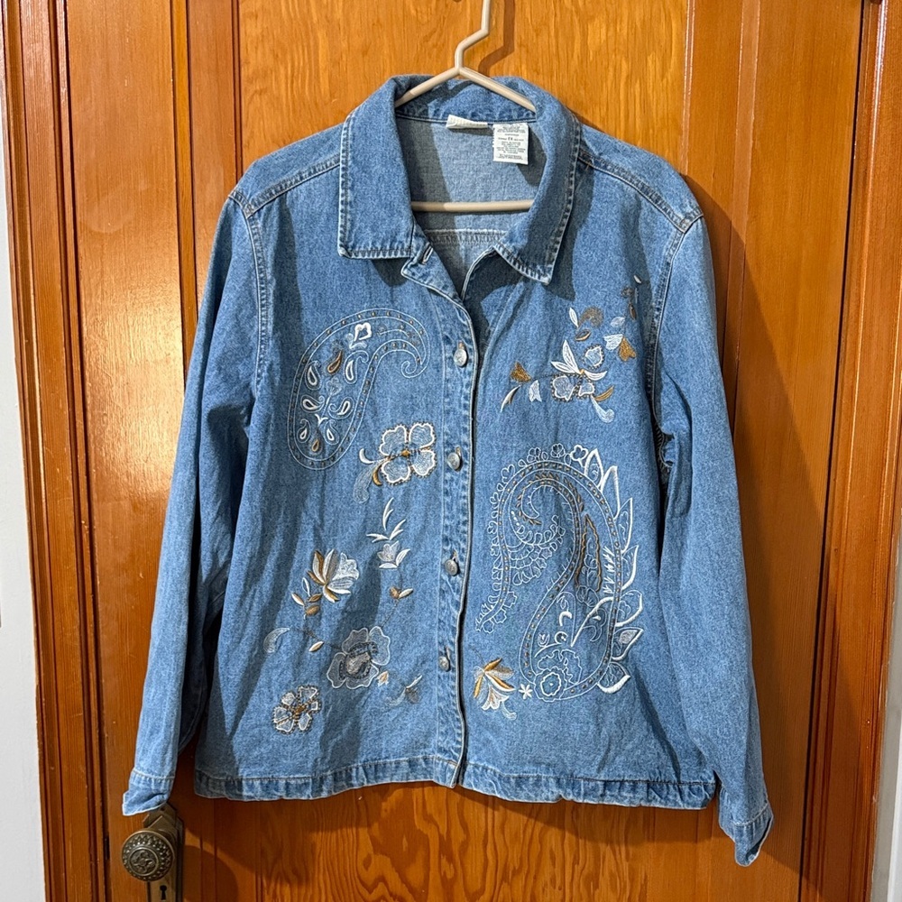 White Stag embroidered Denim Jacket. - Picture 2 of 6